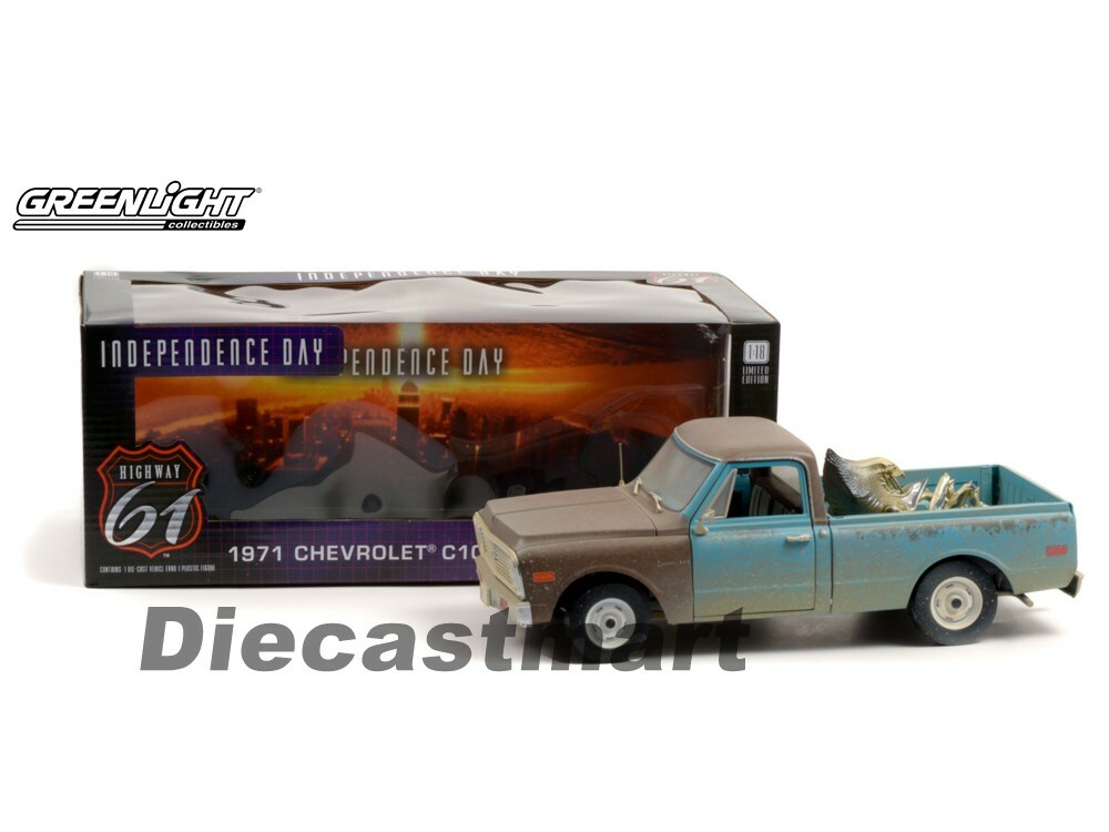 Highway 61 1:18 Independence Day 1971 Chevy C10 Weathered Blue & Alien Figure 