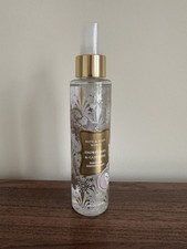 Bath  Body Works Snowflakes And Cashmere Shimmer Spray
