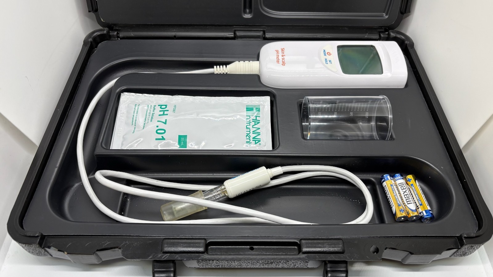 Hanna Instruments HI99181 Skin pH Meter Waterproof Portable w/ Accessories