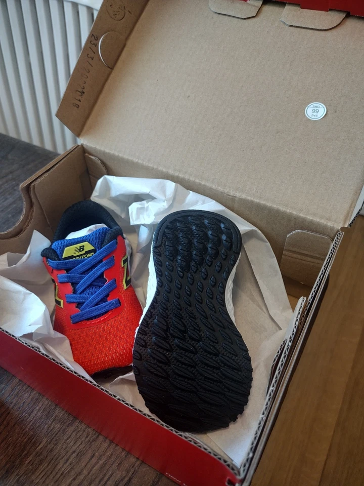 New Balance Kids Enfants Size 2 - Image 2 of 4