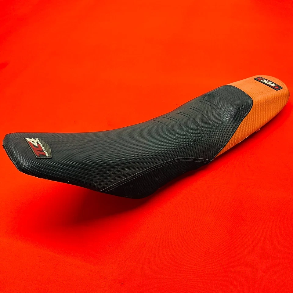 CUBIERTA COMPLETA ASIENTO PASO KTM 450 FX TC4 ORIGINAL OEM KTM 450 XCF SXF EXC 2007-2009 Foto 2 de 4