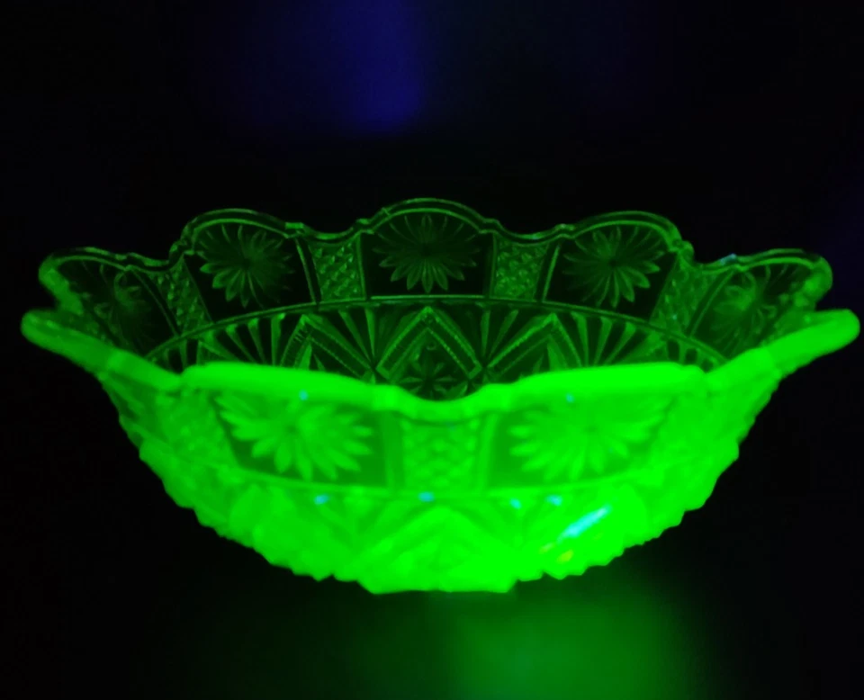 Ouraline ancien saladier en verre pressé moulé décor étoiles - Photo 2/4