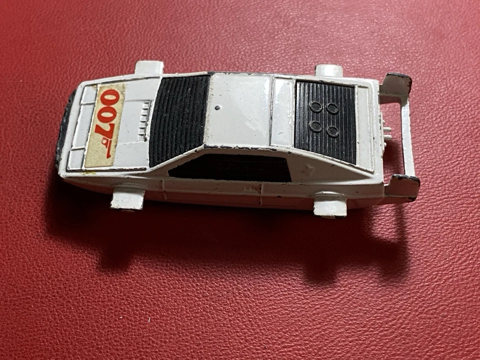 CORGI TOYS JUNIORS Modellino Auto LOTUS ESPRIT 007 JAMES BOND Metallo 1:64 - Immagine 2 di 3