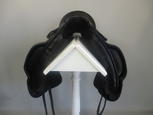 Defiance Johanna Dressage Saddle 17" MW - Picture 6 of 15