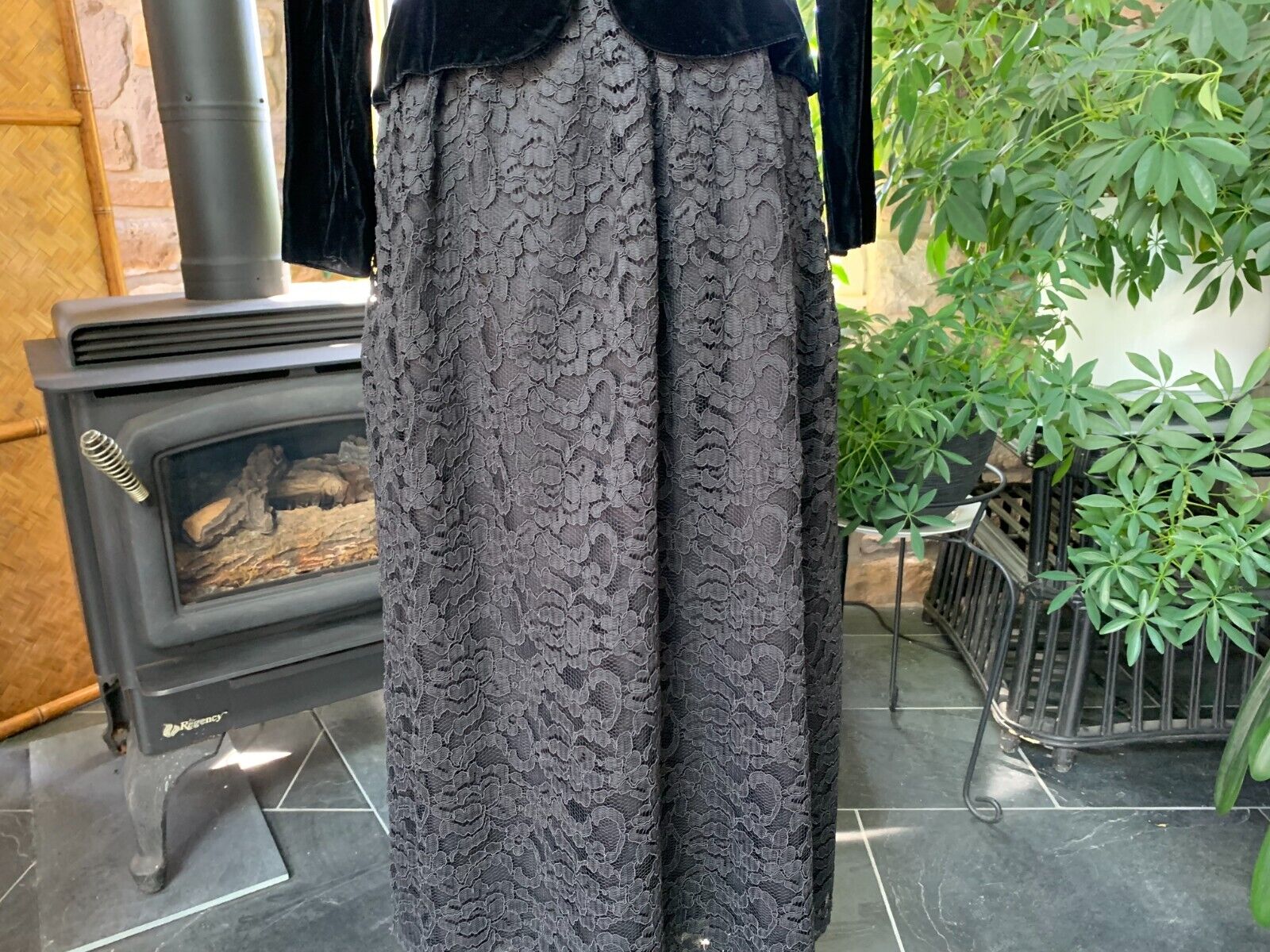 Vintage 1980s Black Velvet and Lace Formal Dress … - image 3