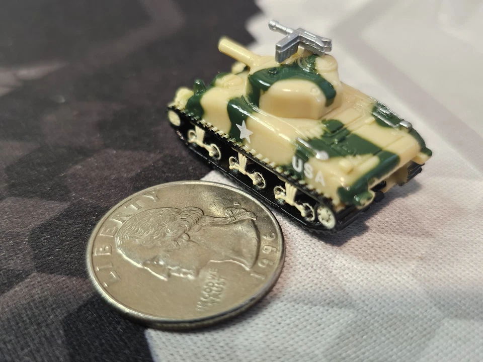 Micro Máquinas M4A3 Sherman Tank S1 Insiders con Mini Thunderbird Foto 2 de 4