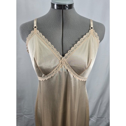 Vintage Sears 'The Doesn't Slip' Anti-Cling Nude Silky Nylon & Lace Sexy Slip 38 - Picture 2 of 11