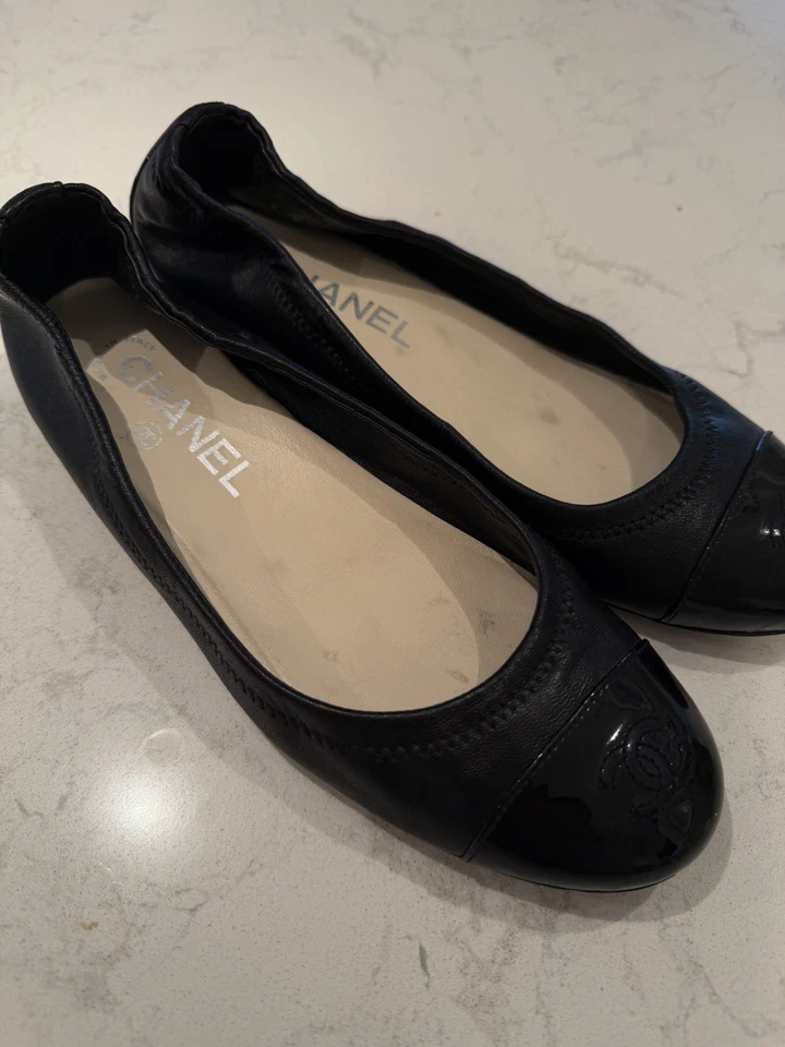 CHANEL Logo Black Leather And Patent Leather Elastic Ballet Flats Size 36 - Image 2 of 4