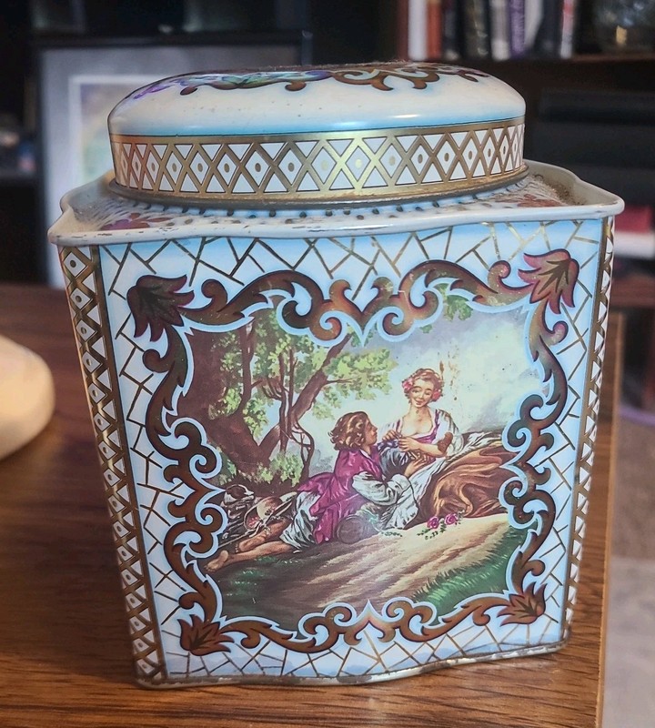 Daher Tin Tea Box Long Island NY Square Scalloped Edges Floral Made in England