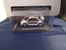 Modellauto 1:43 Volkswagen New Beetle RSI 2001 / silberfarbig mit Schaukasten