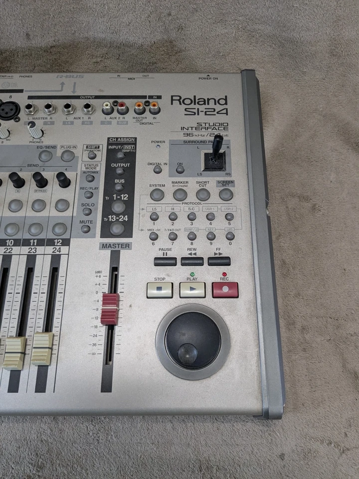 Roland SI-24 Studio Interface 56 kHz 24-bit No Power Cord - Image 2 of 4