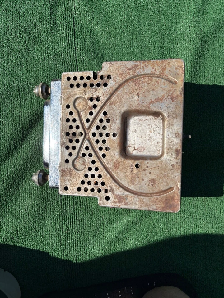 1949 1950 ? Ford Deluxe Hi Fidelity radio with push buttons and knobs 49 50 Foto 2 de 4