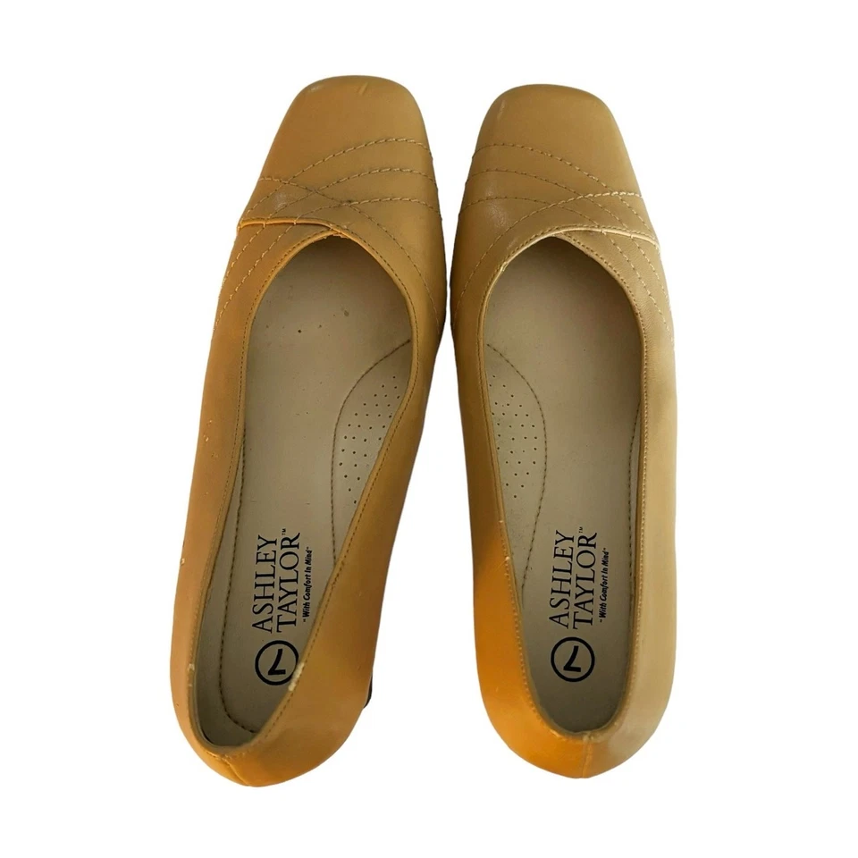Zapatos de salón Ashley Taylor vintage nude punta cuadrada para mujer talla 7 Foto 2 de 4