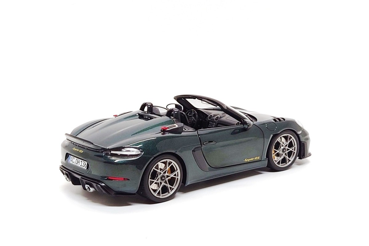 Norev 1:18 Porsche 718 Boxster Spyder RS (982) Weissach in Forest