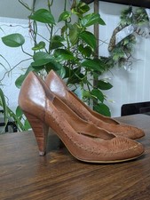 90s Vintage Tip Toe, Leather Heels, Western Boho Whipstitch Pointed Toe Pumps