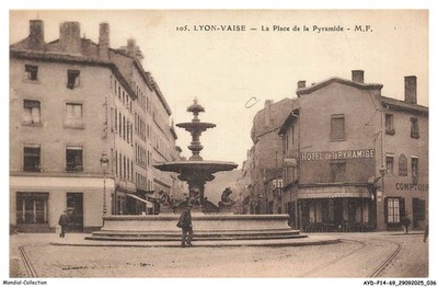 AYDP14-1172-69 - LYON-VAISE - La place de la pyramide