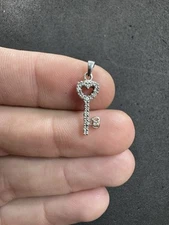 1.15g KWM 14k White Gold Diamond Key Pendant Jewelry lot K