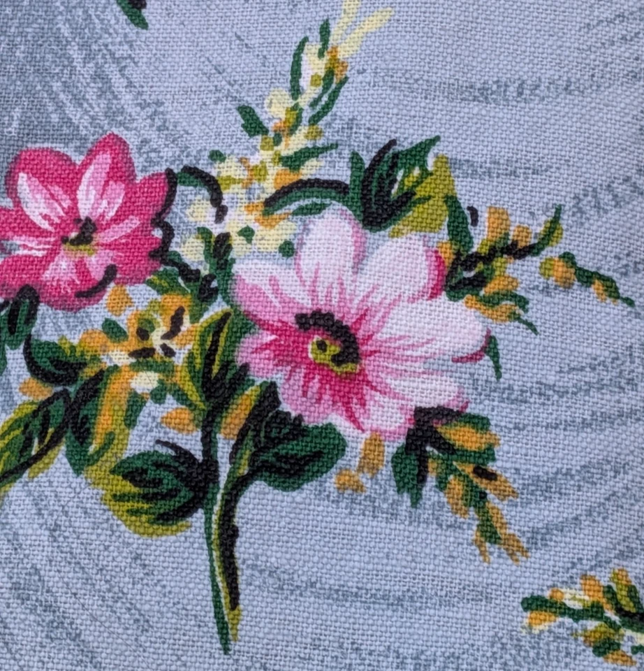 130X 130cm coupon de tissu ancien motif fleurs - Photo 4/4