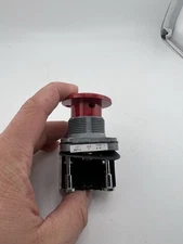 Allen-Bradley 800T-DT2 Push Pull Switch 2-Position Maintained Operator 600V NOS