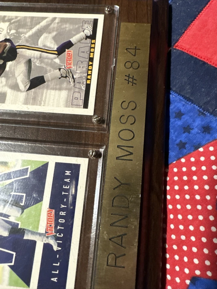 PLACA DE MADERA DURA 2 TARJETAS RANDY MOSS MINNESOTA VIKINGOS Foto 4 de 4