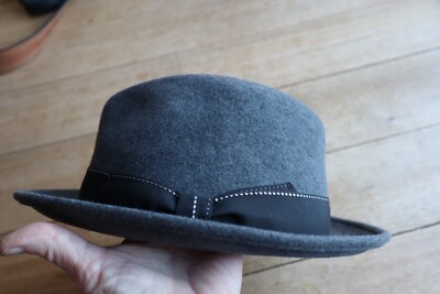 Gray Wool Felt SAKS FIFTH AVENUE Crushable Fedora Style Hat  display picture 1