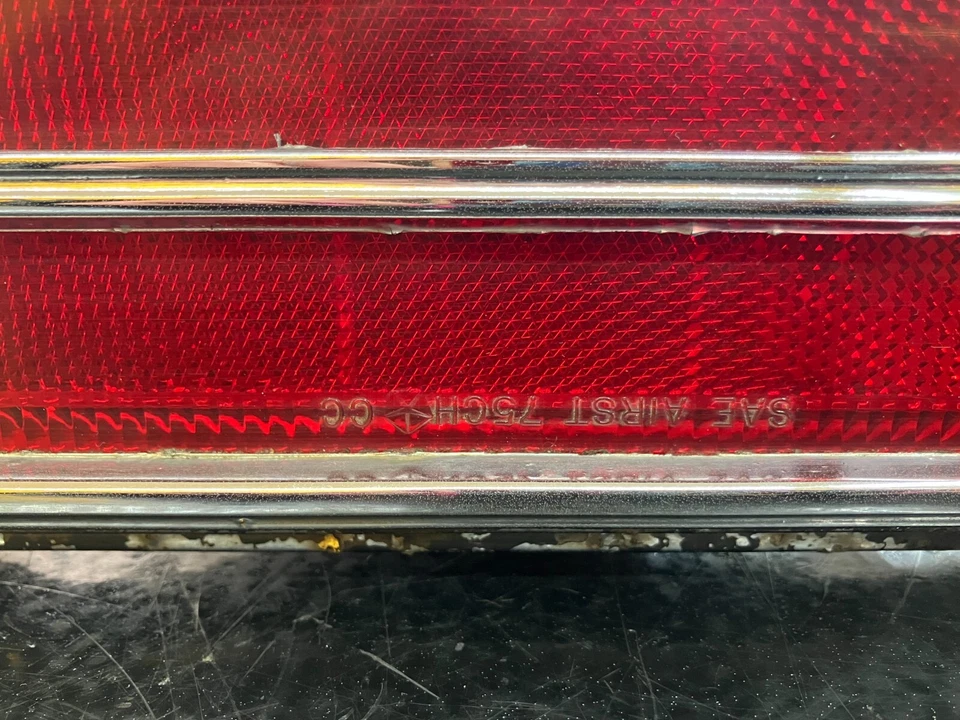 Conjunto de luces de cabeza izquierda 75-78 Chrysler Newport/New Yorker OEM 3728082 Foto 2 de 4