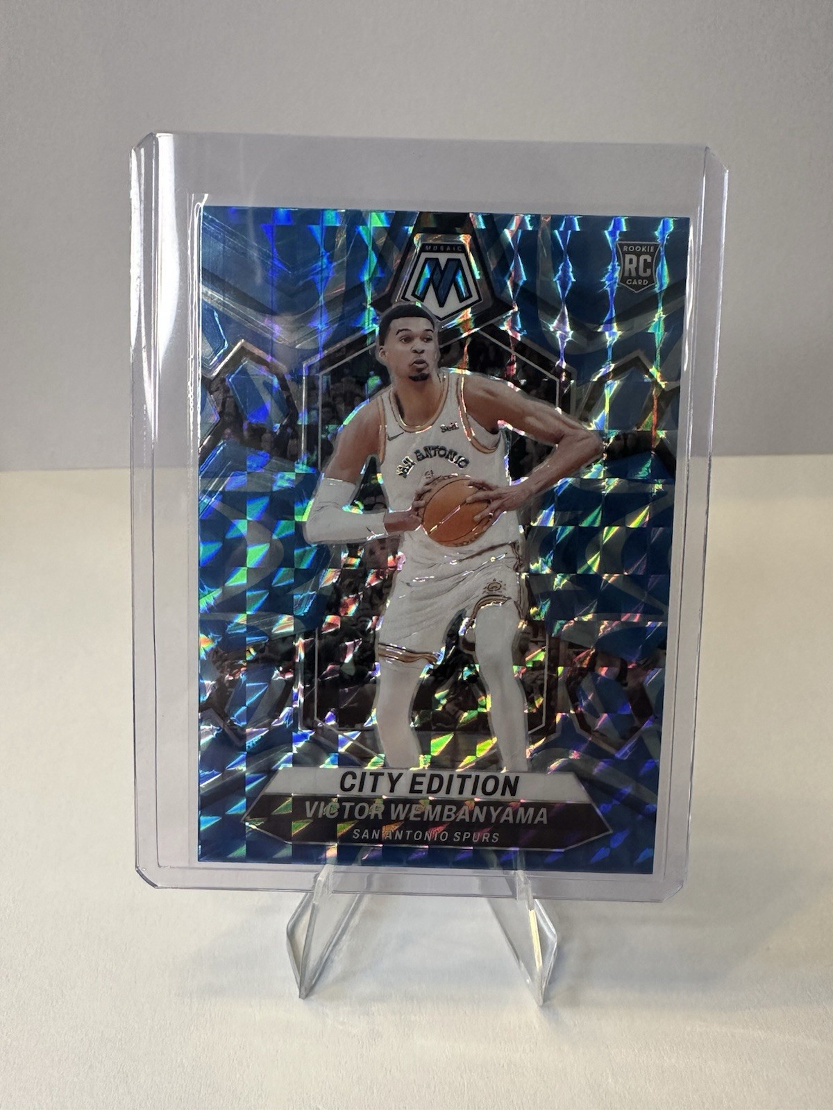2023-24 Panini Mosaic - City Edition Victor Wembanyama #282 Reactive Blue Mosai