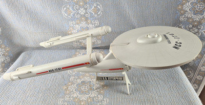 Star Trek USS Enterprise NCC-1701 Raumschiff Modell U.S.S. Enterprise Legends