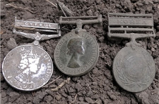   Bodenfund Militaria Abzeichen UK Medaillen Konvolut bodenfund