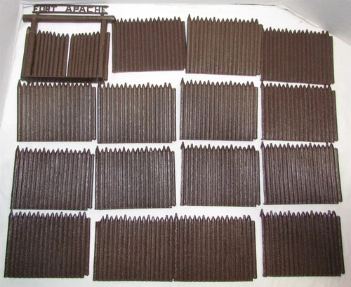 Marx Fort Apache Playset Walls & Gate, 16 sections