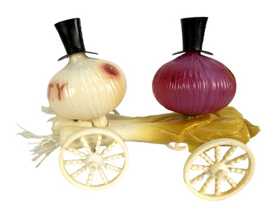 Plastic Anthropomorphic Onion Salt Pepper Shakers Wagon Cart Large 8''  VTG #76