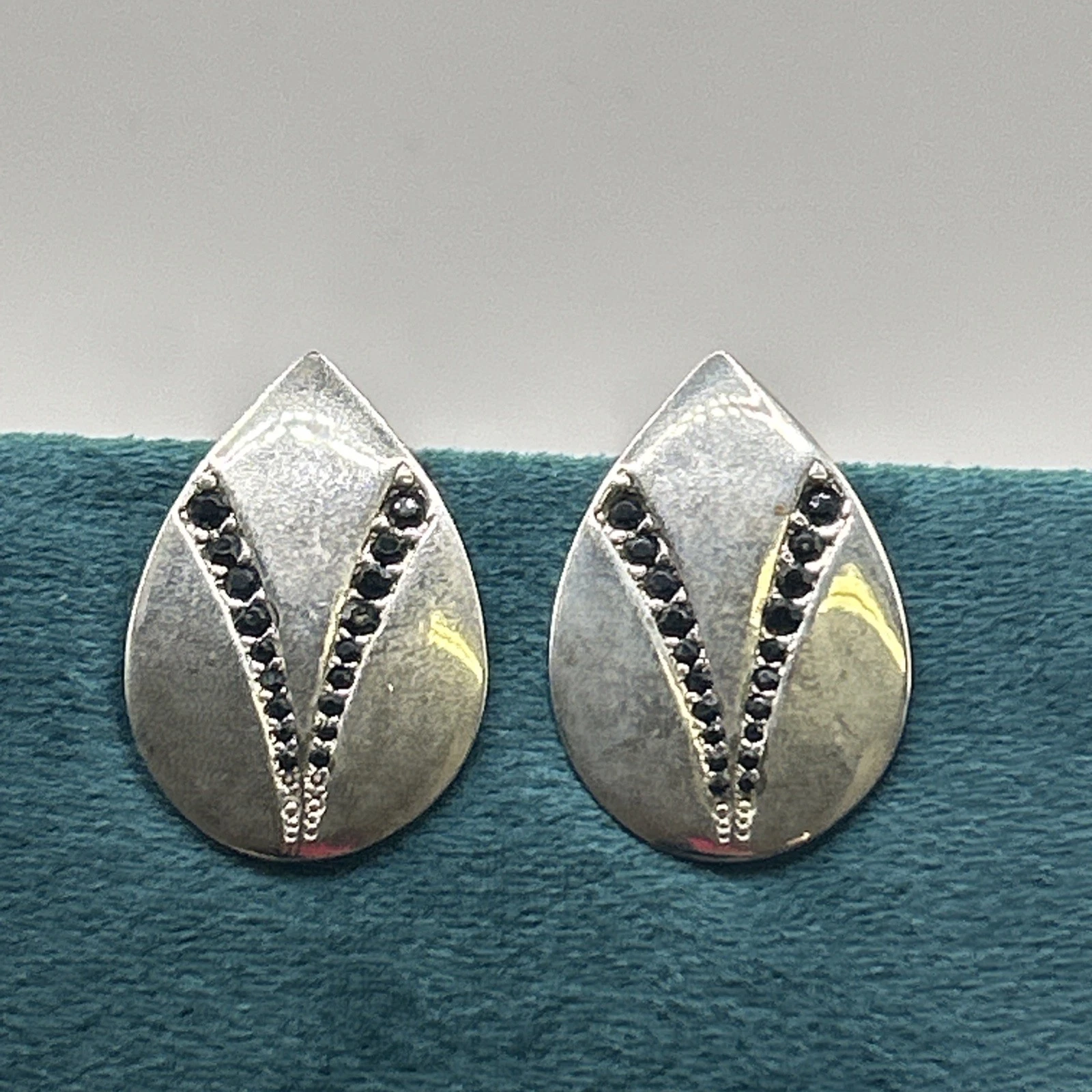 Boucle D’oreille vintage Fantaisie Argenté Avec Strass Noir Clips