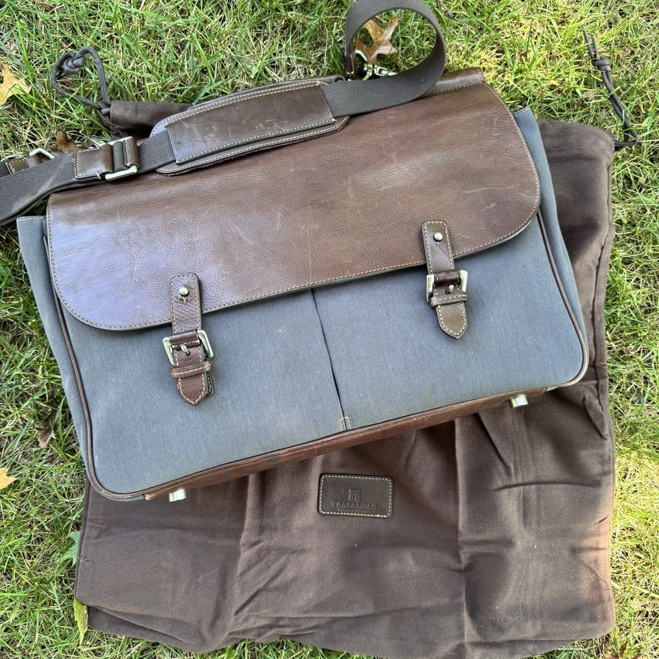 Trafalgar Mens Dowel Briefcase Messenger Bag Gray Canvas Leather W/ Dust Cover - Image 2 of 4