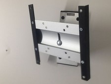 Staffa universale per tv  1 snodo regolabile  vesa max. 200x200 W710D