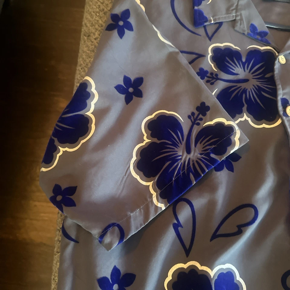 Anchor Blue Mens Gray Hawaiian Shirt Extra Large Blue Floral Hibiscus Print XL - Image 4 of 4