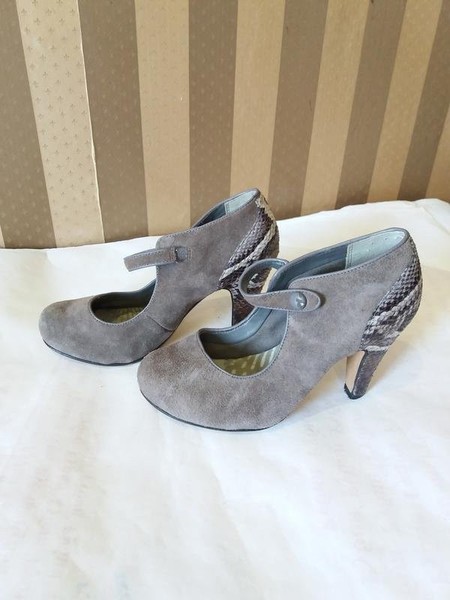 Women Clarks Heels Grey Suede 36 #7AEG