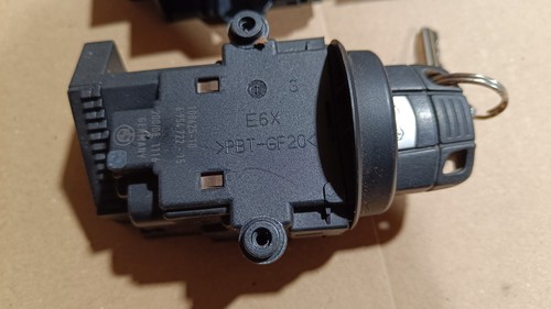 BMW E60 523i E90 325i N53 N53B25 ENGINE CONTROL UNIT ECU CAS DME MSD81 7616431 - Picture 3 of 6