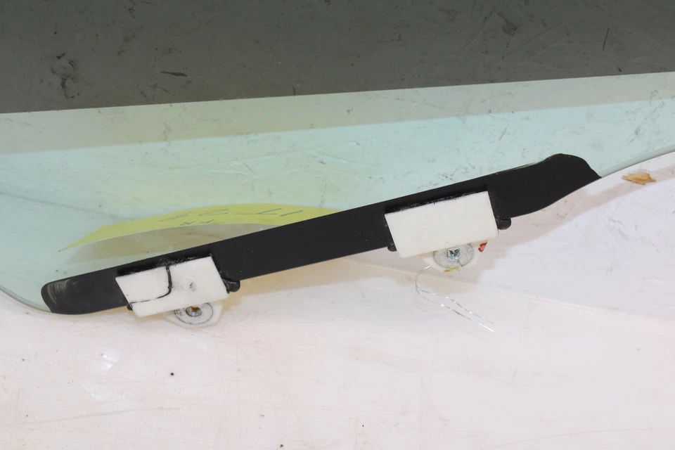 2009-2014 Acura TL Front Right Door Window Glass OEM IT29 - Image 2 of 4