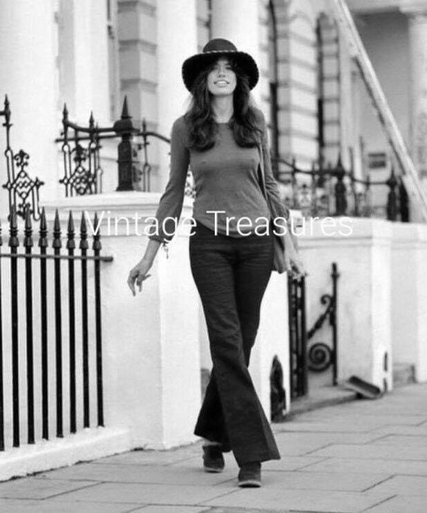 American Singer Carly Simon in London 1971 Photo Print Poster | eBay