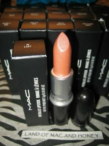 M·A·C Green Single Lip Makeup