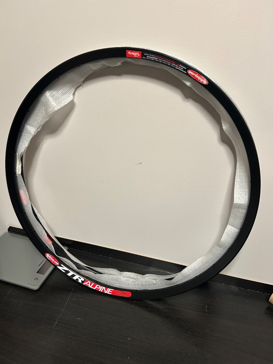 26インチホイール、XTRハブ、リム：STANS No Tube、センターロック ZTR Podium MMX 26