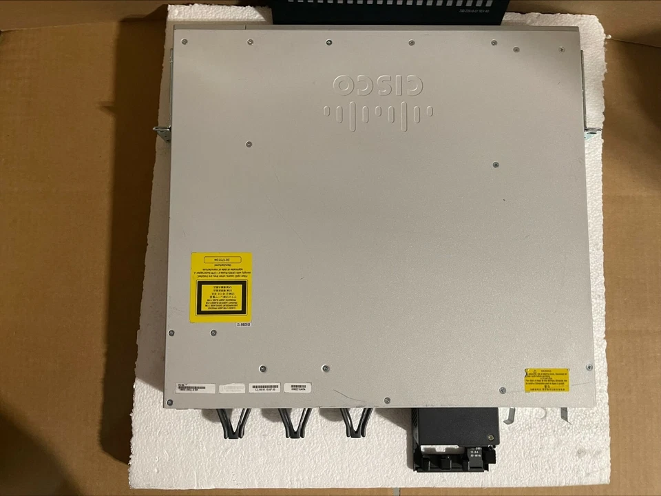 Cisco Catalyst 9300 24 UPOE C9300-24U-A - Изображение 4 из 4