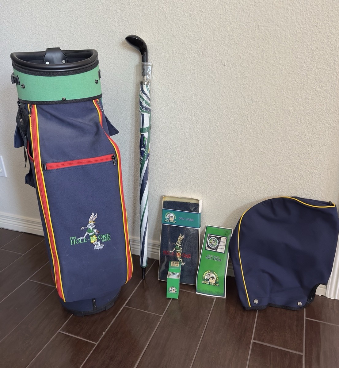 New Club Looney Tunes Pro Shop Golf Bag w/ Bugs Bunny, Tweety, TAZ