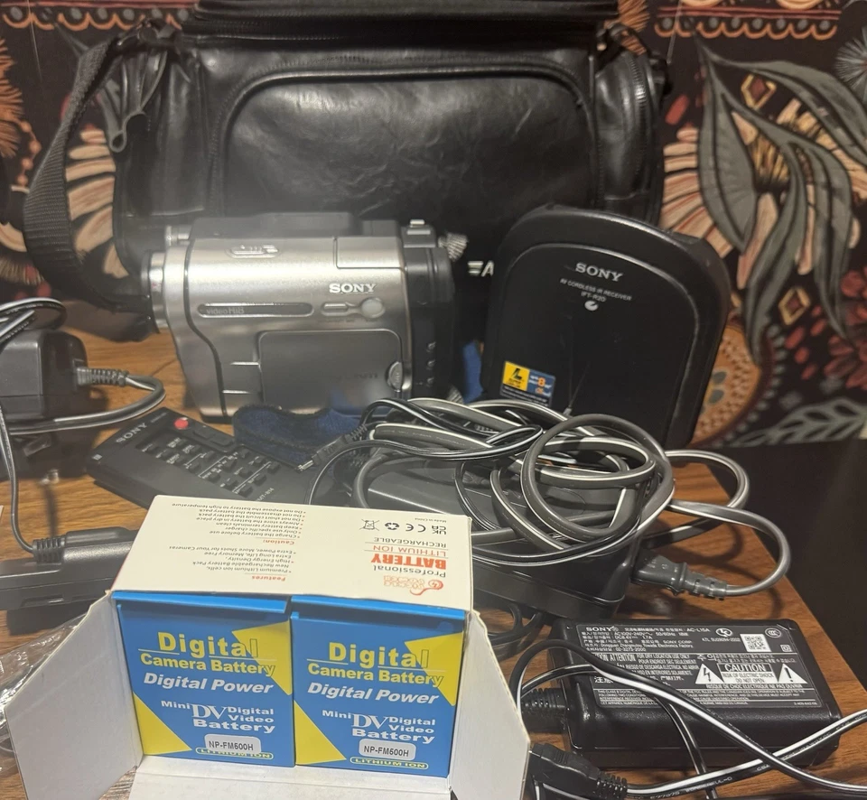 4 Sony Handycams CCD-TR65C, CCD-TRV138, CCD-TRV82, CCD-TR940 - Image 4 of 4