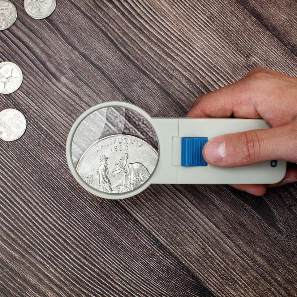 5X Hand Held 2.5'' Aspheric LED Lighted Magnifier - Image 4 of 4