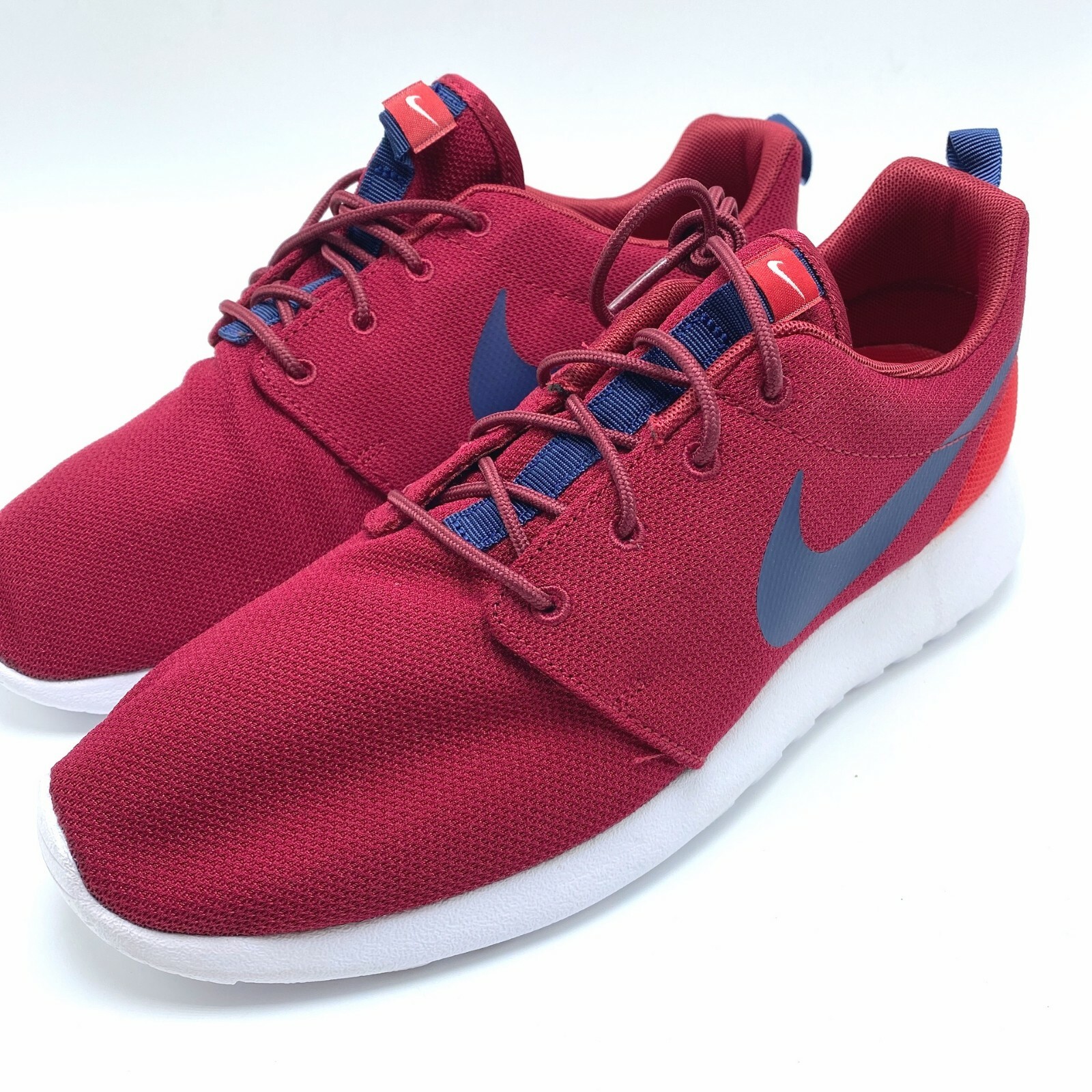 nike roshe one maroon