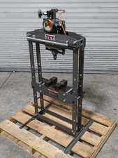 Jet Manual Hydraulic Shop Press 5 Ton Capacity 1-34 Ram 4 Stroke 33 Jet Manual Hydraulic Shop Press 5 Ton Capacity 1-34 Ram 4 Stroke 33