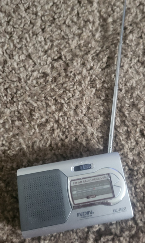 VINTAGE INDIN MINI POCKET RADIOMODEL BC-R22    2 AA BATTERIES INCLUDED