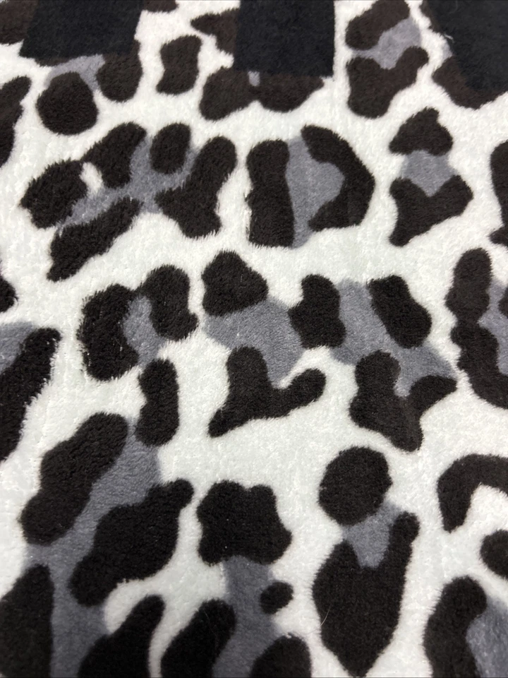 Victorias Secret 粉色抓绒体育场扔毯浅蓝色豹纹 — 第 4/4 张图片