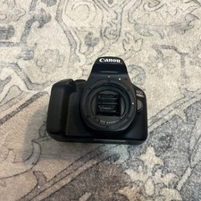 Canon EOS 4000D 18.0MP Digital SLR DSLR Camera w/ bag and lens